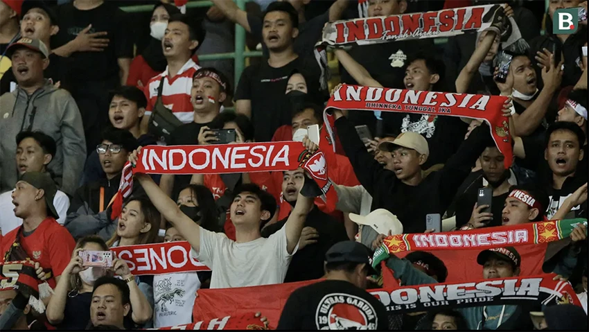 Fan Indonesia muốn bóng đá nước nhà rời Đông Nam Á ngay và luôn. ẢNH: BOLA Fan Indonesia muốn bóng đá nước nhà rời Đông Nam Á ngay và luôn. ẢNH: BOLA