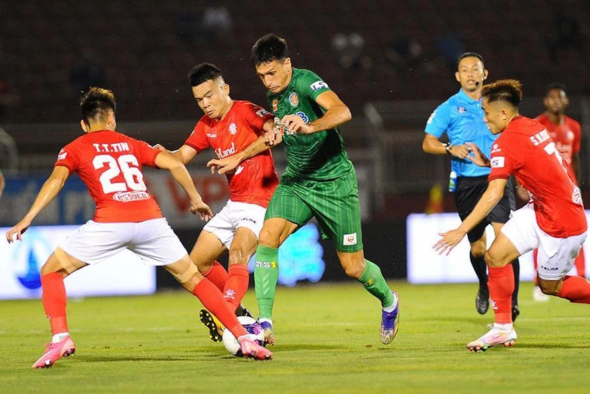 Hai đội đồng chủ sân Thống Nhất đang rơi tự do trên bản đồ V-League. Hai đội đồng chủ sân Thống Nhất đang rơi tự do trên bản đồ V-League.
