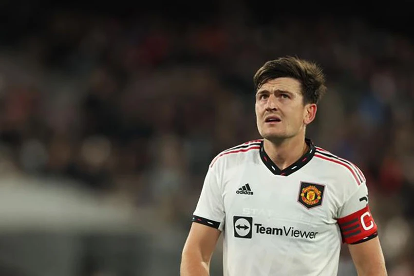 Maguire vẫn giữ băng đội trưởng MU và quyết tâm chứng tỏ khả năng sau 1 mùa giải thi đấu tệ hại. ẢNH: GETTY Maguire vẫn giữ băng đội trưởng MU và quyết tâm chứng tỏ khả năng sau 1 mùa giải thi đấu tệ hại. ẢNH: GETTY