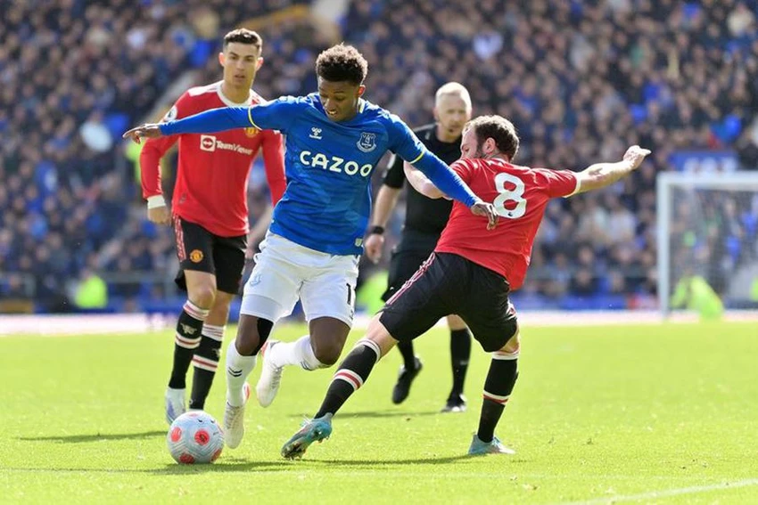 Giờ thi đấu trận MU gặp Everton trên sân Goodison Park khiến các fan bất bình. ẢNH: GETTY Giờ thi đấu trận MU gặp Everton trên sân Goodison Park khiến các fan bất bình. ẢNH: GETTY