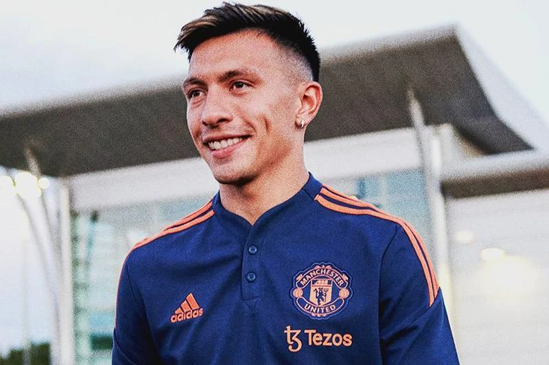 Martinez tươi cười và hạnh phúc trong màu áo Man United. ẢNH: GETTY
