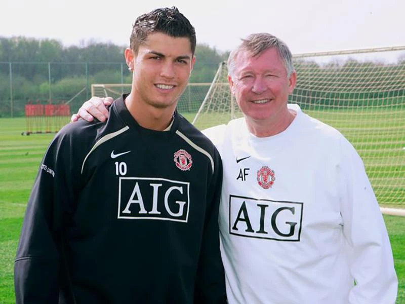 Mối quan hệ giữa Sir Alex Ferguson và Ronaldo là như cha với con. ẢNH: GETTY