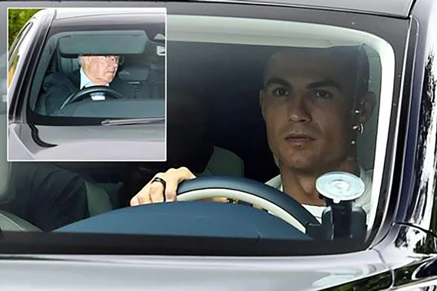 Stan Collymore mong rằng Sir Alex Ferguson không can thiệp và để Ten Hag giải quyết chuyện tương lai của Ronaldo. ẢNH: DAILY STAR