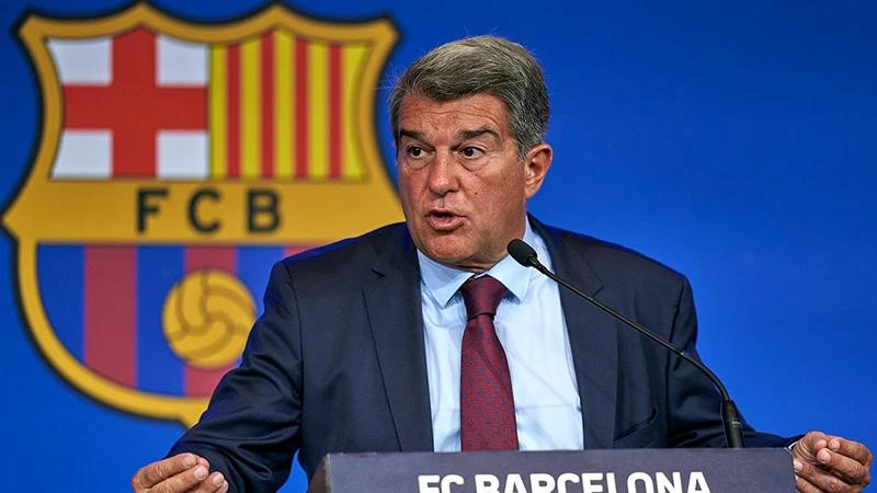 Laporta ngầm xác định thời gian đẩy De Jong rời Nou Camp. ẢNH: GETTY Laporta ngầm xác định thời gian đẩy De Jong rời Nou Camp. ẢNH: GETTY