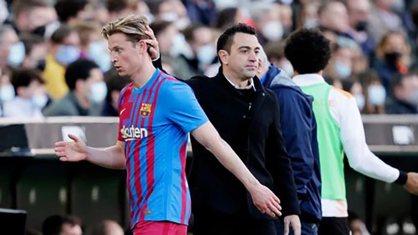 HLV Xavi không chắc chắn về tương lai của De Jong ở Nou Camp. ẢNH: GETTY HLV Xavi không chắc chắn về tương lai của De Jong ở Nou Camp. ẢNH: GETTY