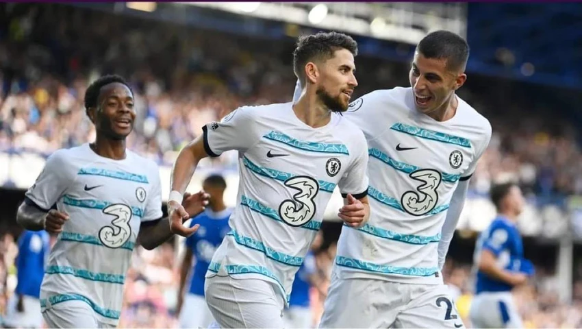 Jorginho giúp Chelsea vươn lên dẫn trước. Ảnh: Getty