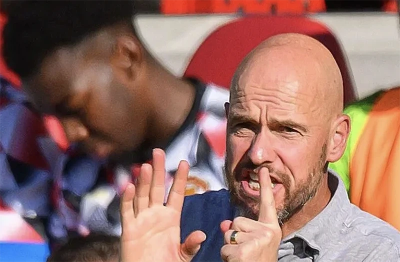 Ten Hag muốn Man Utd pressing cả ngày nhưng học trò của ông thì không đủ thể lực để chạy. ẢNH: SUN SPORTS Ten Hag muốn Man Utd pressing cả ngày nhưng học trò của ông thì không đủ thể lực để chạy. ẢNH: SUN SPORTS