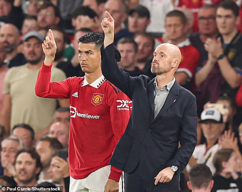 Ten Hag đã bỏ rơi Ronaldo trên băng ghế dự bị. ẢNH: SHUTTERSTOCK Ten Hag đã bỏ rơi Ronaldo trên băng ghế dự bị. ẢNH: SHUTTERSTOCK