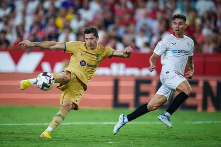 Robert Lewandowski nổ súng liên tục giúp Barcelona có trận thắng thứ 3. Robert Lewandowski nổ súng liên tục giúp Barcelona có trận thắng thứ 3.