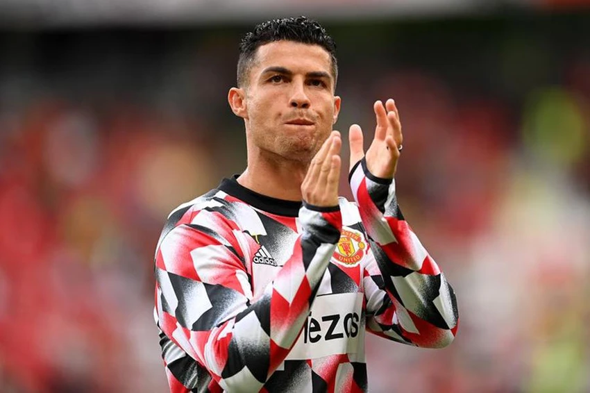 Ronaldo không thể chia tay Old Trafford ở kỳ chuyển nhượng mùa hè vừa qua. ẢNH: GETTY Ronaldo không thể chia tay Old Trafford ở kỳ chuyển nhượng mùa hè vừa qua. ẢNH: GETTY
