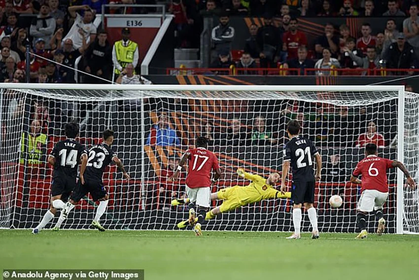 Mendez sút thắng De Gea trên chấm 11m ghi bàn duy nhất trận đấu. ẢNH: GETTY Mendez sút thắng De Gea trên chấm 11m ghi bàn duy nhất trận đấu. ẢNH: GETTY