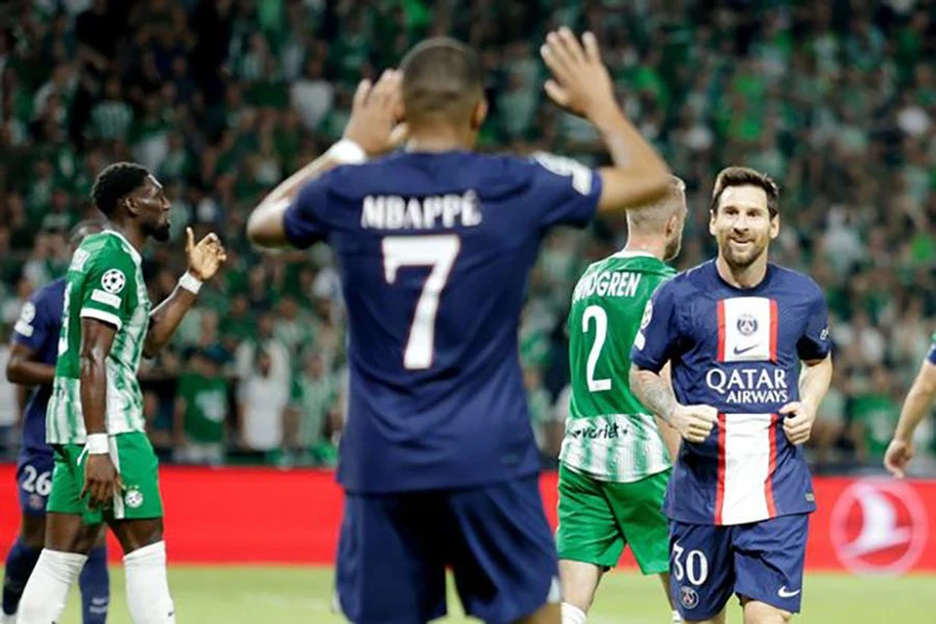 Được Mbappe kiến tạo giúp mình lập kỷ lục, Messi cũng đáp lễ đàn em bằng 1 kiến tạo khác. ẢNH: GETTY