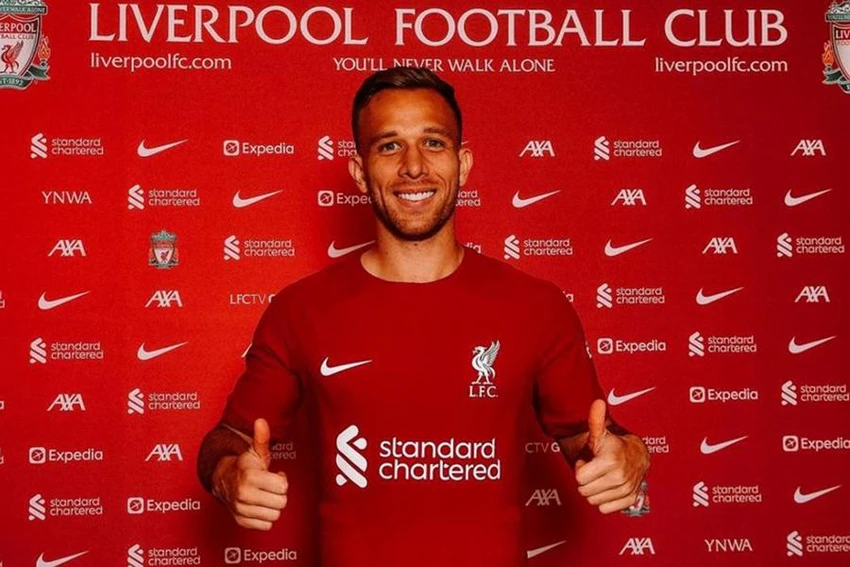 Arthur Melo rạng rỡ trong ngày ra mắt màu áo Liverpool. ẢNH: GETTY