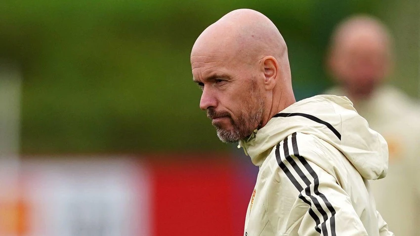 Ten Hag không có con người để thực hiện các ý tưởng của mình trên sân tập. ẢNH: GETTY Ten Hag không có con người để thực hiện các ý tưởng của mình trên sân tập. ẢNH: GETTY