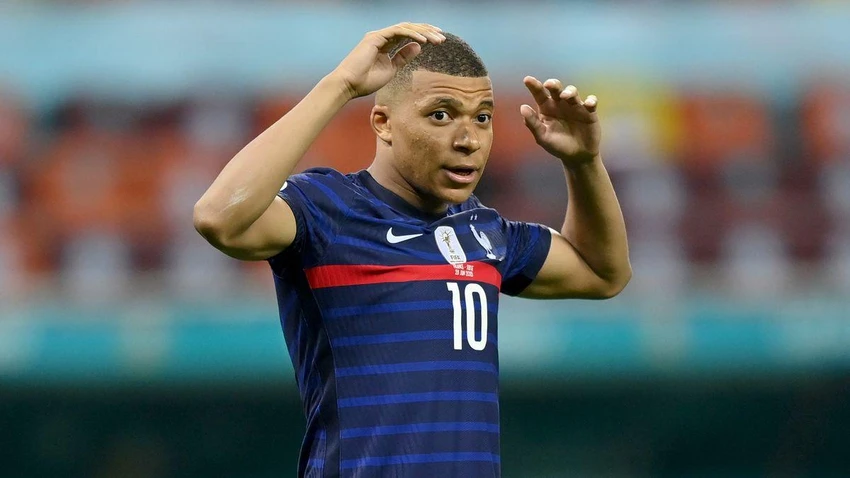 Mbappe không muốn chụp ảnh quảng cáo cho các đối tác của tuyển Pháp. ẢNH: GETTY Mbappe không muốn chụp ảnh quảng cáo cho các đối tác của tuyển Pháp. ẢNH: GETTY