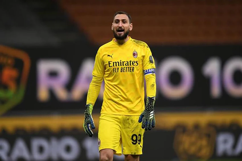 Gianluigi Donnarumma đưa ra yêu cầu bất thường với AC Milan vào năm 2017. ẢNH: GETTY Gianluigi Donnarumma đưa ra yêu cầu bất thường với AC Milan vào năm 2017. ẢNH: GETTY