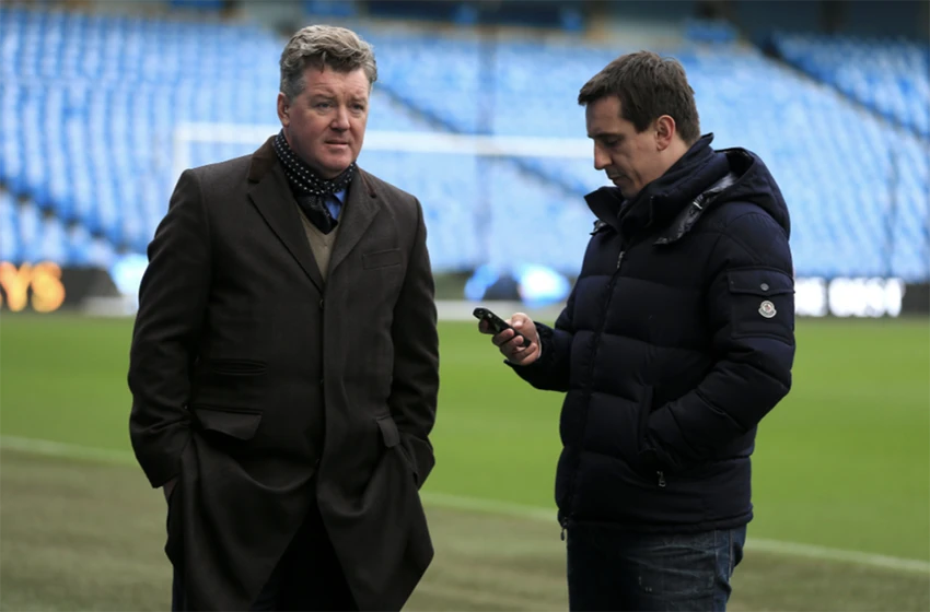 Geoff Shreeves và huyền thoại MU Gary Neville. ẢNH: PA Geoff Shreeves và huyền thoại MU Gary Neville. ẢNH: PA