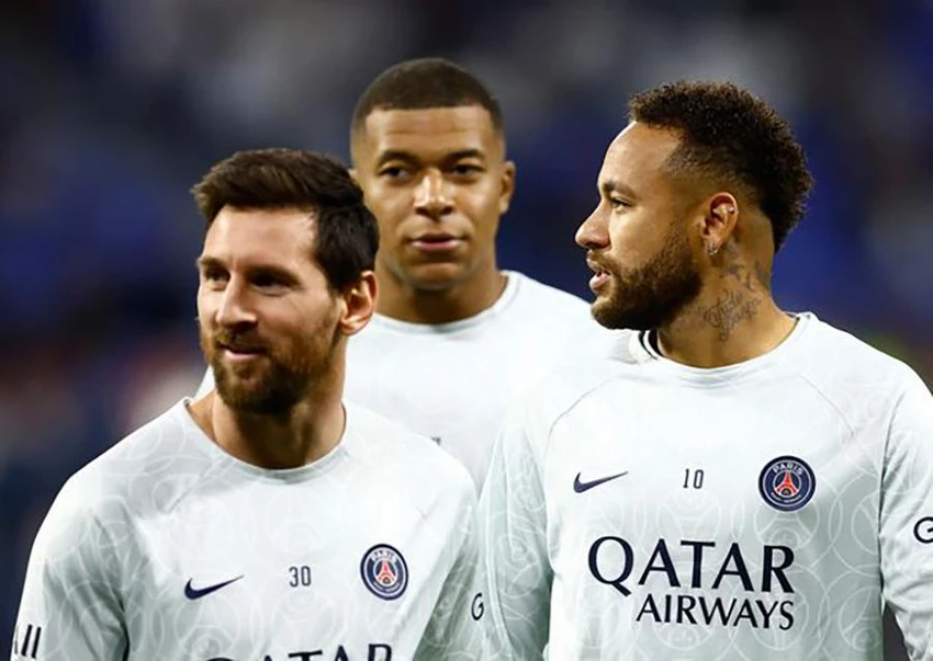Bộ ba 'nguyên tử' của PSG Messi, Neymar và Mbappe chiếm 3 trong 4 vị trí đầu tiên. ẢNH: REUTERS Bộ ba 'nguyên tử' của PSG Messi, Neymar và Mbappe chiếm 3 trong 4 vị trí đầu tiên. ẢNH: REUTERS
