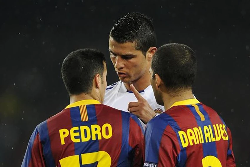 Alves tiết lộ anh từng xảy ra ẩu đả với Ronaldo tại một buổi lễ trao giải quả bóng vàng thế giới. ẢNH: GETTY Alves tiết lộ anh từng xảy ra ẩu đả với Ronaldo tại một buổi lễ trao giải quả bóng vàng thế giới. ẢNH: GETTY