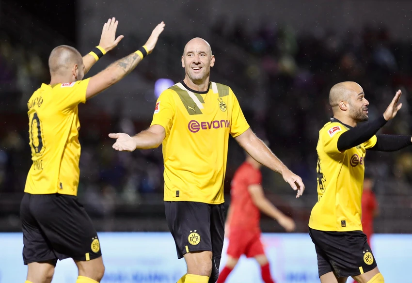 Đội huyền thoại Borussia Dortmund quá mạnh. ẢNH: ANH DUY Đội huyền thoại Borussia Dortmund quá mạnh. ẢNH: ANH DUY