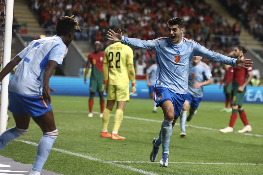 Morata trở thành người hùng của tuyển Tây Ban Nha. Ảnh: Reuters
