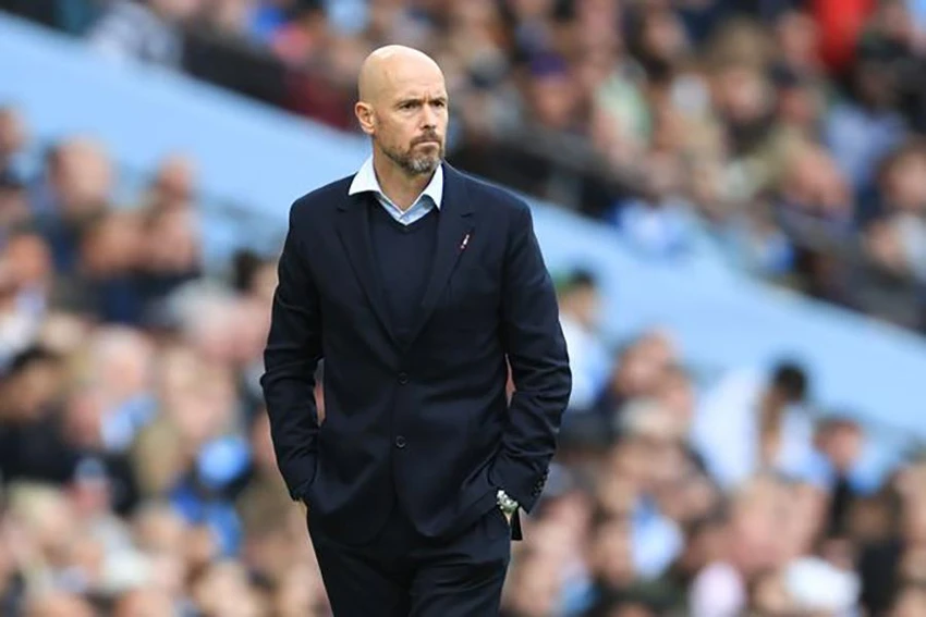 HLV Erik Ten Hag bất lực chứng kiến MU nhận một thất bại nặng nề khác, sau trận thua Brentford 0-4. ẢNH: GETTY HLV Erik Ten Hag bất lực chứng kiến MU nhận một thất bại nặng nề khác, sau trận thua Brentford 0-4. ẢNH: GETTY