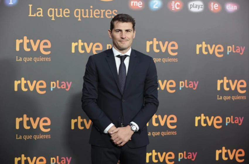 Casillas nổi tiếng với vẻ đẹp trai cùng khả năng bắt bóng thuộc tầm huyền thoại. ẢNH: GETTY Casillas nổi tiếng với vẻ đẹp trai cùng khả năng bắt bóng thuộc tầm huyền thoại. ẢNH: GETTY