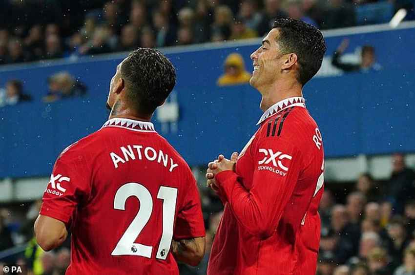 Antony và Ronaldo lần lượt ghi 2 bàn thắng cho MU. ẢNH: PA Antony và Ronaldo lần lượt ghi 2 bàn thắng cho MU. ẢNH: PA
