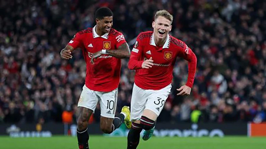 23 năm sau, McTominay vào sân từ ghế dự bị và ghi bàn phút bù giờ cho MU. ẢNH: GETTY 23 năm sau, McTominay vào sân từ ghế dự bị và ghi bàn phút bù giờ cho MU. ẢNH: GETTY