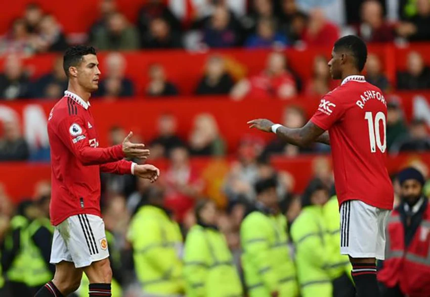 Các fan MU có lẽ nghĩ rằng việc Rashford vào sân thay Ronaldo là quyết định đúng đắn của HLV Ten Hag. ẢNH: GETTY Các fan MU có lẽ nghĩ rằng việc Rashford vào sân thay Ronaldo là quyết định đúng đắn của HLV Ten Hag. ẢNH: GETTY