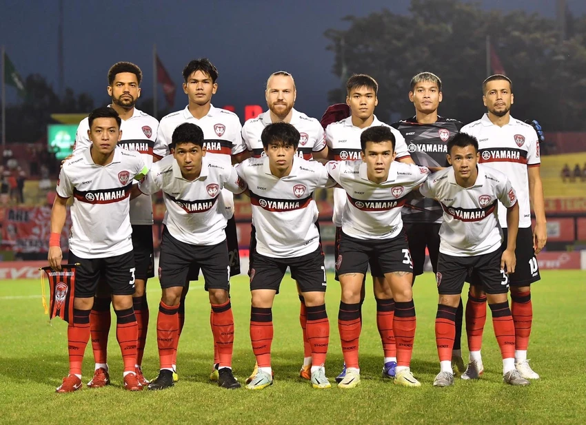 Đội hình của Muangthong. ẢNH: SIAM SPORT Đội hình của Muangthong. ẢNH: SIAM SPORT