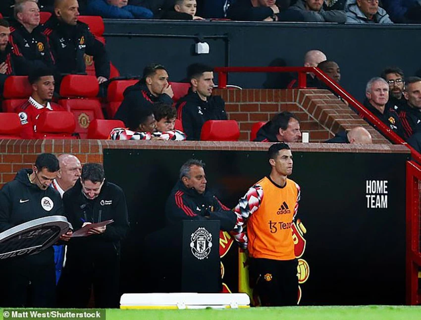 Ronaldo đã từ chối vào sân thay người vào cuối trận đấu với Tottenham. ẢNH: SHUTTERSTOCK Ronaldo đã từ chối vào sân thay người vào cuối trận đấu với Tottenham. ẢNH: SHUTTERSTOCK