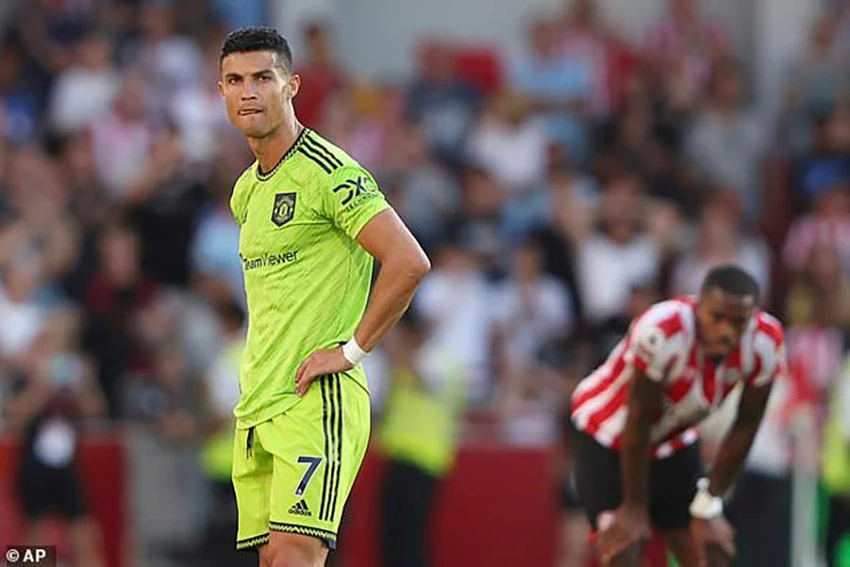 Cánh cửa rời Old Trafford trong kỳ chuyển nhượng mùa đông liệu đã mở với Ronaldo? ẢNH: AP Cánh cửa rời Old Trafford trong kỳ chuyển nhượng mùa đông liệu đã mở với Ronaldo? ẢNH: AP