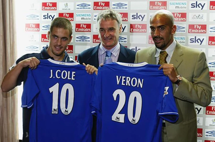 Veron cùng Joe Cole ra mắt Chelsea. ẢNH: GETTY Veron cùng Joe Cole ra mắt Chelsea. ẢNH: GETTY
