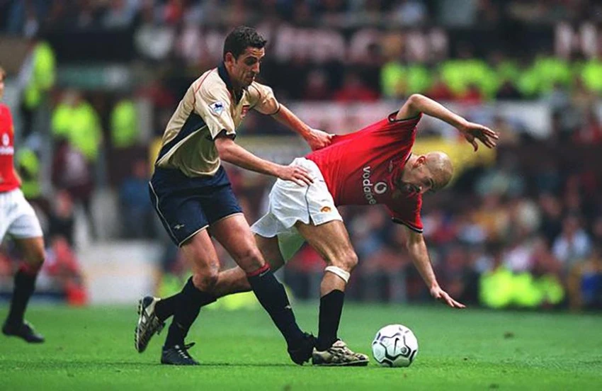 Veron chơi rất tệ ở Premier League nhưng anh lại hoàn toàn 'lột xác' tại Champions League. ẢNH: GETTY Veron chơi rất tệ ở Premier League nhưng anh lại hoàn toàn 'lột xác' tại Champions League. ẢNH: GETTY