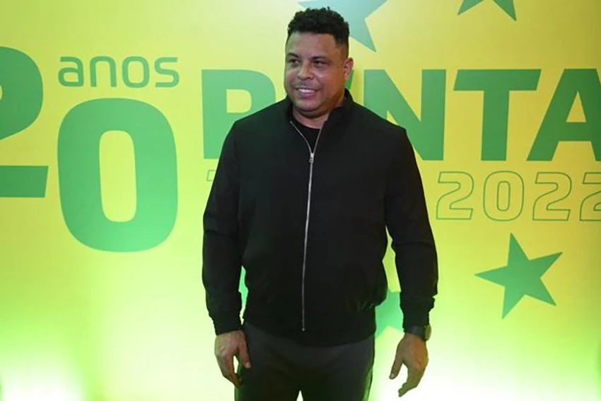 Ronaldo 'béo' hiện là người đàn ông thành đạt và là ông chủ của một đội bóng. ẢNH: GETTY