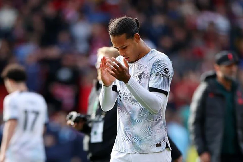 Van Dijk nghĩ rằng đã đến lúc Liverpool cần 1 cú sốc để... 'hồi tỉnh'. ẢNH: GETTY Van Dijk nghĩ rằng đã đến lúc Liverpool cần 1 cú sốc để... 'hồi tỉnh'. ẢNH: GETTY