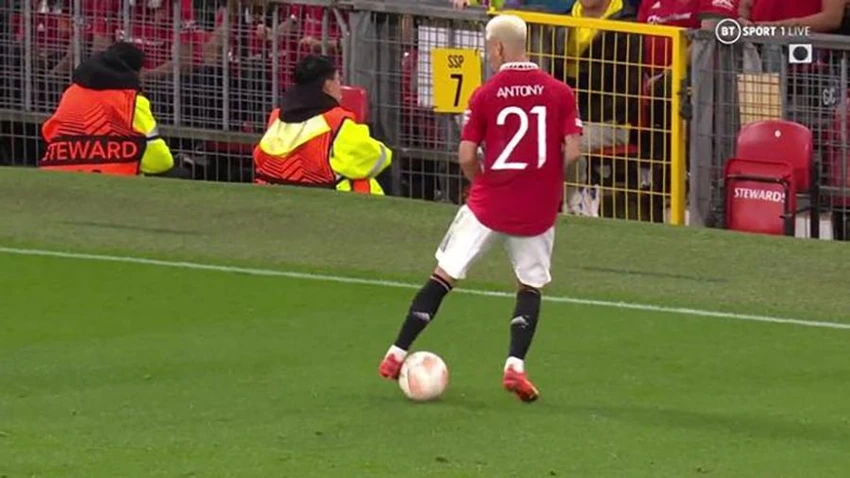 Antony thể hiện skill khiến anh chịu nhiều chỉ trích. ẢNH: BT SPORTS