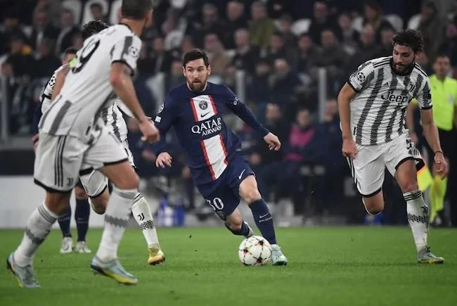 Messi và đồng đội bất lực trong việc tìm kiếm bàn thắng thứ 3. Ảnh: Getty Messi và đồng đội bất lực trong việc tìm kiếm bàn thắng thứ 3. Ảnh: Getty