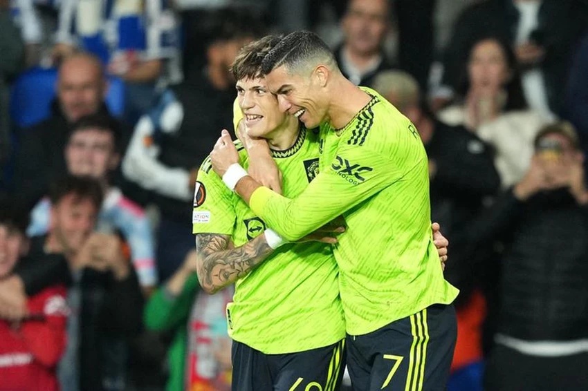 Cristiano Ronaldo đã kiến tạo cho Garnacho ghi bàn đầu tiên trong màu áo Man Utd. ẢNH: GETTY Cristiano Ronaldo đã kiến tạo cho Garnacho ghi bàn đầu tiên trong màu áo Man Utd. ẢNH: GETTY