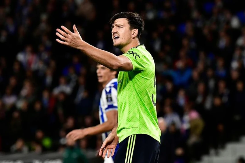 Maguire được Ten Hag đôn lên đá tiền đạo. ẢNH: GETTY Maguire được Ten Hag đôn lên đá tiền đạo. ẢNH: GETTY
