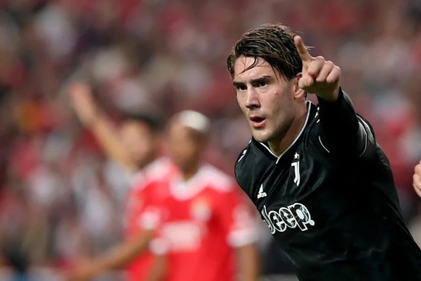 Vlahovic nổi lên là mẫu tiền đạo cắm kinh điển ghi rất nhiều bàn thắng. ẢNH: GETTY Vlahovic nổi lên là mẫu tiền đạo cắm kinh điển ghi rất nhiều bàn thắng. ẢNH: GETTY