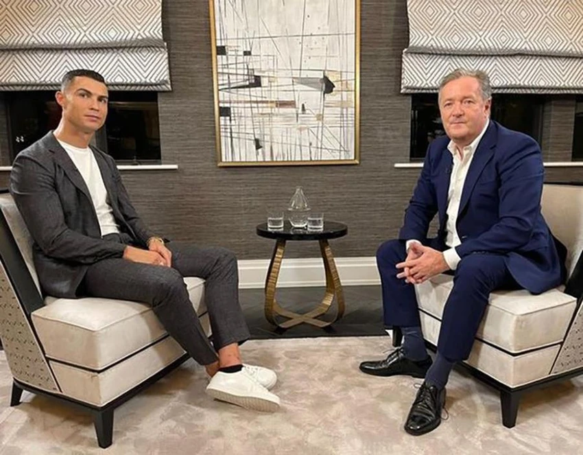 Ronaldo thực hiện buổi phỏng vấn gây sốc với Piers Morgan. ẢNH: TWITTER Ronaldo tố MU phản bội