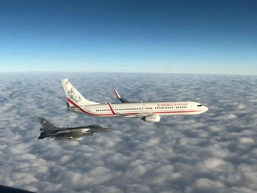 Phi đội F-16 đã hộ tống máy bay chở đội Ba Lan đến Qatar đá World Cup 2022. Phi đội F16