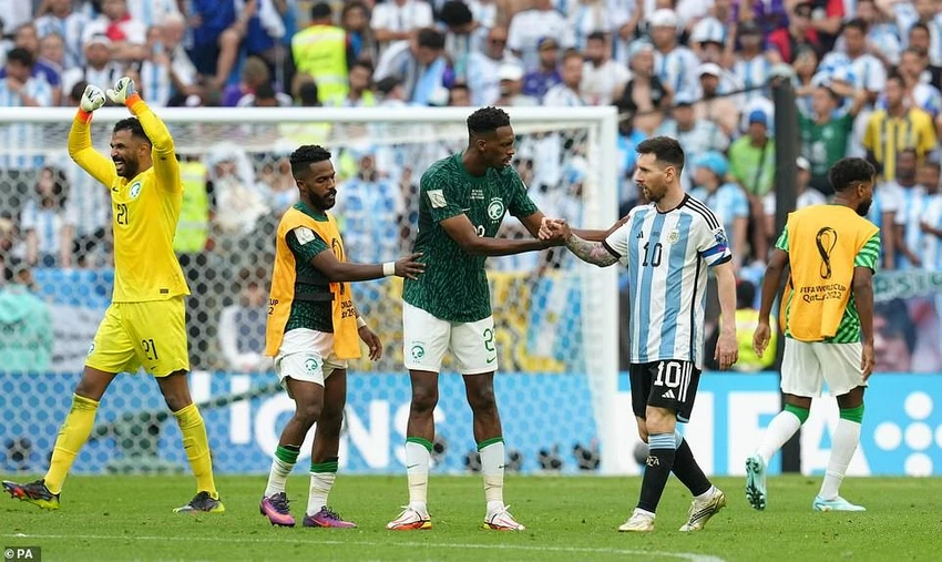 Lionel Messi đã có 1 ngày buồn trong thời khắc anh lập kỷ lục về số lần dự World Cup. ẢNH: PA Messi và vụ lật kèo lớn nhất lịch sử World Cup