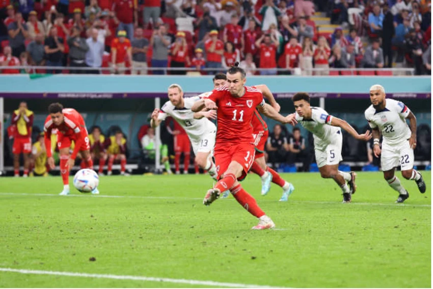 Gareth Bale luôn thể hiện bản lĩnh khi thực hiện những quả phạt đền quan trọng. Ảnh: GETTY Bale đá phạt đền