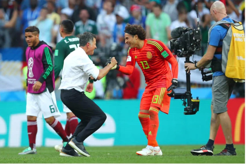 Ochoa là hậu phương vững chắc cho các cầu thủ Mexico. Ảnh: GETTY Ochoa là hậu phương vững chắc cho các cầu thủ Mexico. Ảnh: GETTY