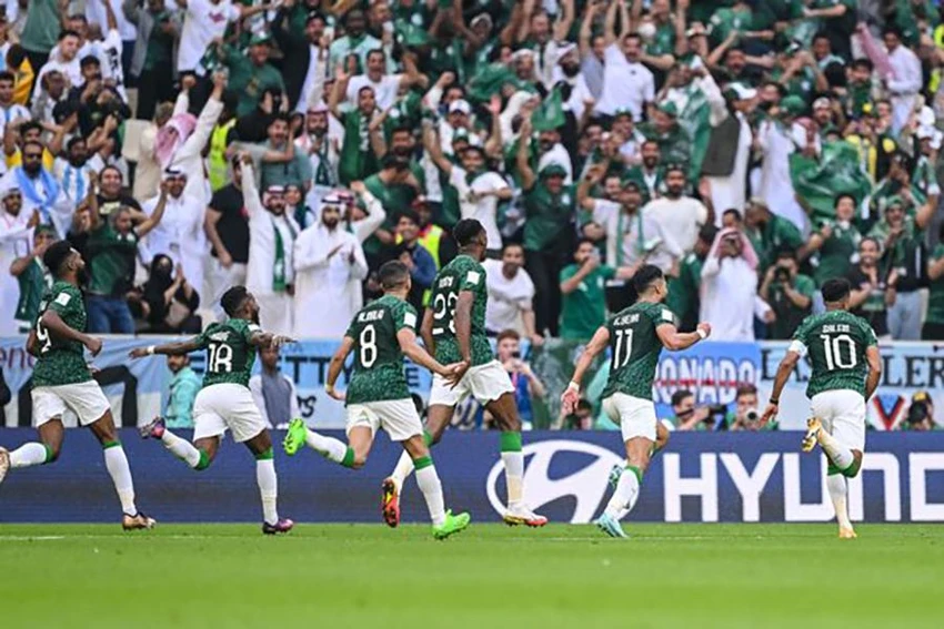 Saudi Arabia ăn mừng như điên cuồng khi tạo nên địa chấn trước Argentina. ẢNH: GETTY Saudi Arabia ăn mừng như điên cuồng khi tạo nên địa chấn trước Argentina