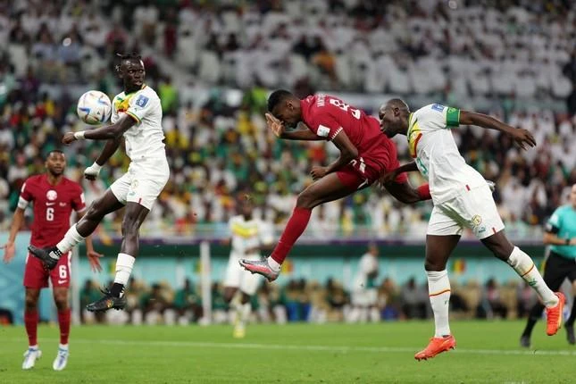 Boulaye Dia giúp Senegal khai thông thế bế tắc. Ảnh: Getty