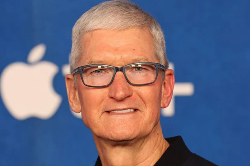 CEO Tim Cook của Apple đang xem xét kế hoạch mua Man Utd. ẢNH: GETTY CEO Tim Cook của Apple đang xem xét kế hoạch mua Man Utd. ẢNH: GETTY